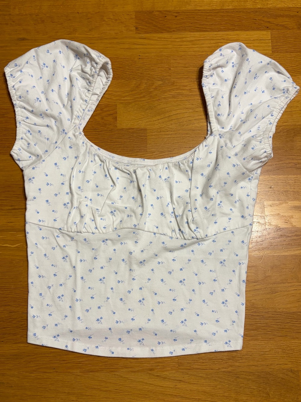 Hollister White Floral Puff-Sleeve Crop Top - Size Small